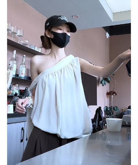 정가 프랑스식 순수한 욕망 불규칙 비스듬한 어깨 리본 민소매 조끼 여성 여름 새로운 작은 대중 디자인 연령 감소 맨위
