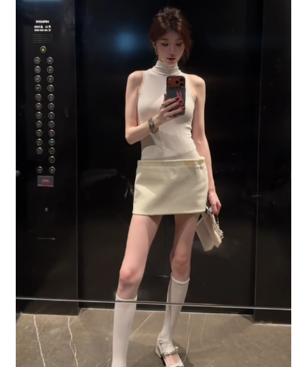 정가 핫걸 바람 터틀넥 민소매 조끼 여성 드레스 여름 고급 센스 품격 몸매 가꾸기 슬림해 보이는 미니 스커트