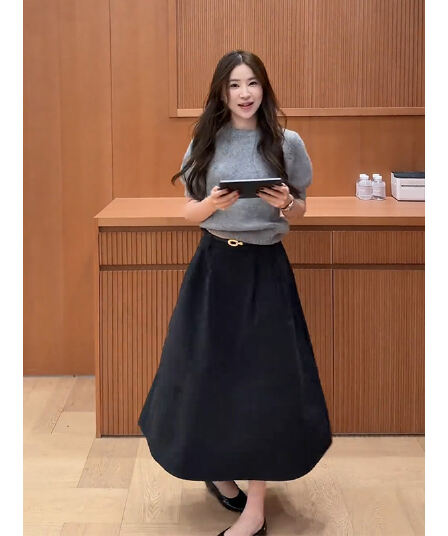 정가 프랑스식 부드러운 바람 라운드 넥 반팔 니트 스웨터 맨위 하이웨이스트 슬림해 보이는 반신 스커트 이른 가을 세트