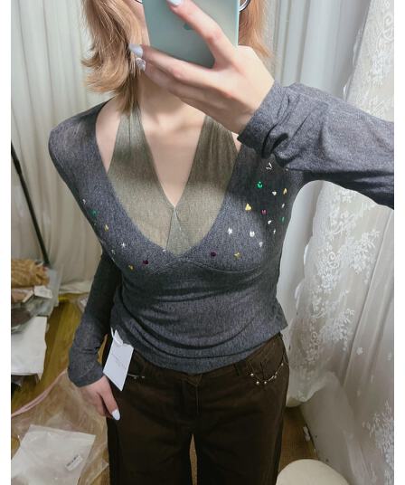 정가 핫걸 바람 페이크 레이어드 행침 목 긴팔 티셔츠 여성 이른 가을 새로운 V넥 색상 훈련 마이크로 ~을 통해 몸매 가꾸기 슬림해 보이는 맨위