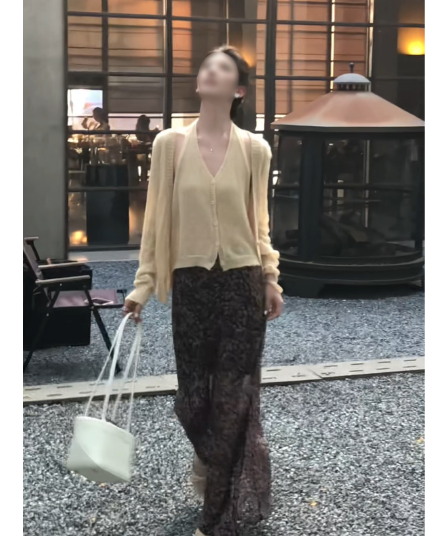 정가 프랑스식 디자인 센스 행침 목 조끼 니트 오픈 가디건 여성 하이웨이스트 슬림해 보이는 반신 스커트 빛 럭셔리 세트