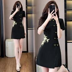 批发实拍<b class='q'>大码</b>女装2026夏季新中式改良旗袍刺绣短袖上衣+短裤洋气套装