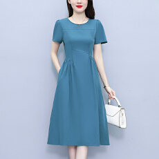 沐沐简约高端纯色连衣裙女2026新款超火爆藏肉减龄微胖mm中长裙子