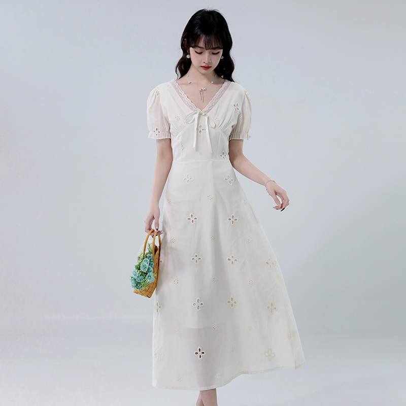 RY3642# 2026夏季新款法式桔梗温柔风v领刺绣甜美连衣裙女气质设计感长裙
