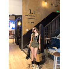 批发新款复古蓝色磨破<b class='q'>牛仔</b>背带短裤小个子显高热裤