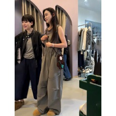 批发美式时髦炸街工装背带<b class='q'>连体裤女</b>新款抽绳收腰阔腿背带裤