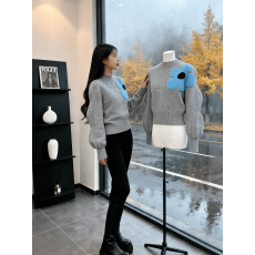 批发韩系灰色短款花朵提花针织上衣女2025年新款初冬减龄气质毛衣<b class='q'>小衫</b>