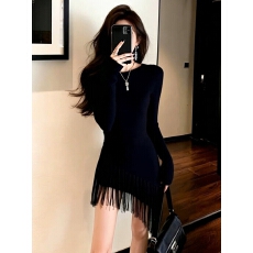 批发法式特别漂亮掐腰黑色<b class='q'>流苏</b>边针织<b class='q'>连衣裙</b>女2025年冬天配大衣的裙子
