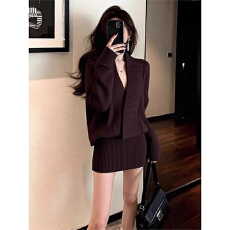 批发圣诞轻熟<b class='q'>酒红色</b>V领针织<b class='q'>连衣裙</b>女冬季新款掐腰气质高级感显瘦裙子