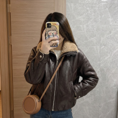 批发2025<b class='q'>冬</b>新款美式复古美拉德加绒加厚机车皮衣女翻领羊羔毛夹克外套