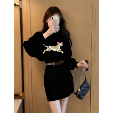 批发小香风黑色卡通印花<b class='q'>连衣裙</b>女2026秋冬新款小个子气质独特漂亮裙子