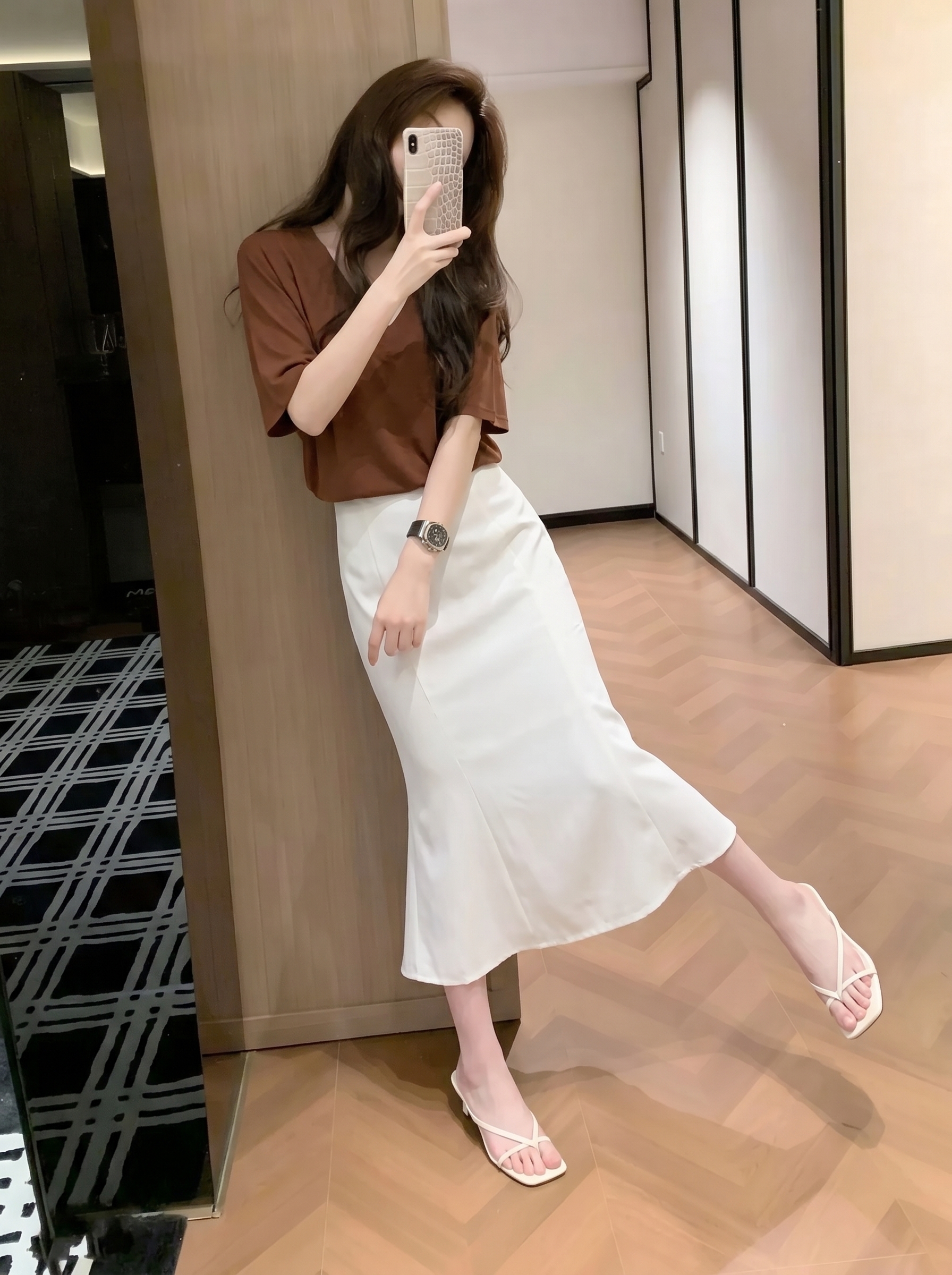 캐러멜 브라운 v 칼라 순면 t 셔츠 여성 여름 루즈핏 슬림해 보이는 다용도 디스플레이 화이트 반팔 맨위