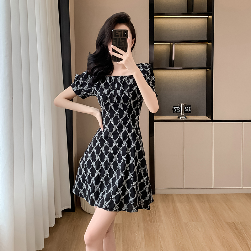 RY2237# 实拍2026夏装新款法式方领绣花小个子A字连衣裙收腰显瘦短...