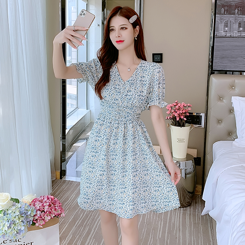 실사 2026 여름 드레스 작은 키 프랑스식 광장 칼라 꽃무늬 치마 허리 수축 슬림해 보이는 중간 길이 쉬폰 여성 드레스