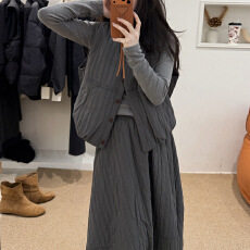 官图 2025秋冬韩系半高领打底衫无袖宽松马甲花苞半身裙三件套女