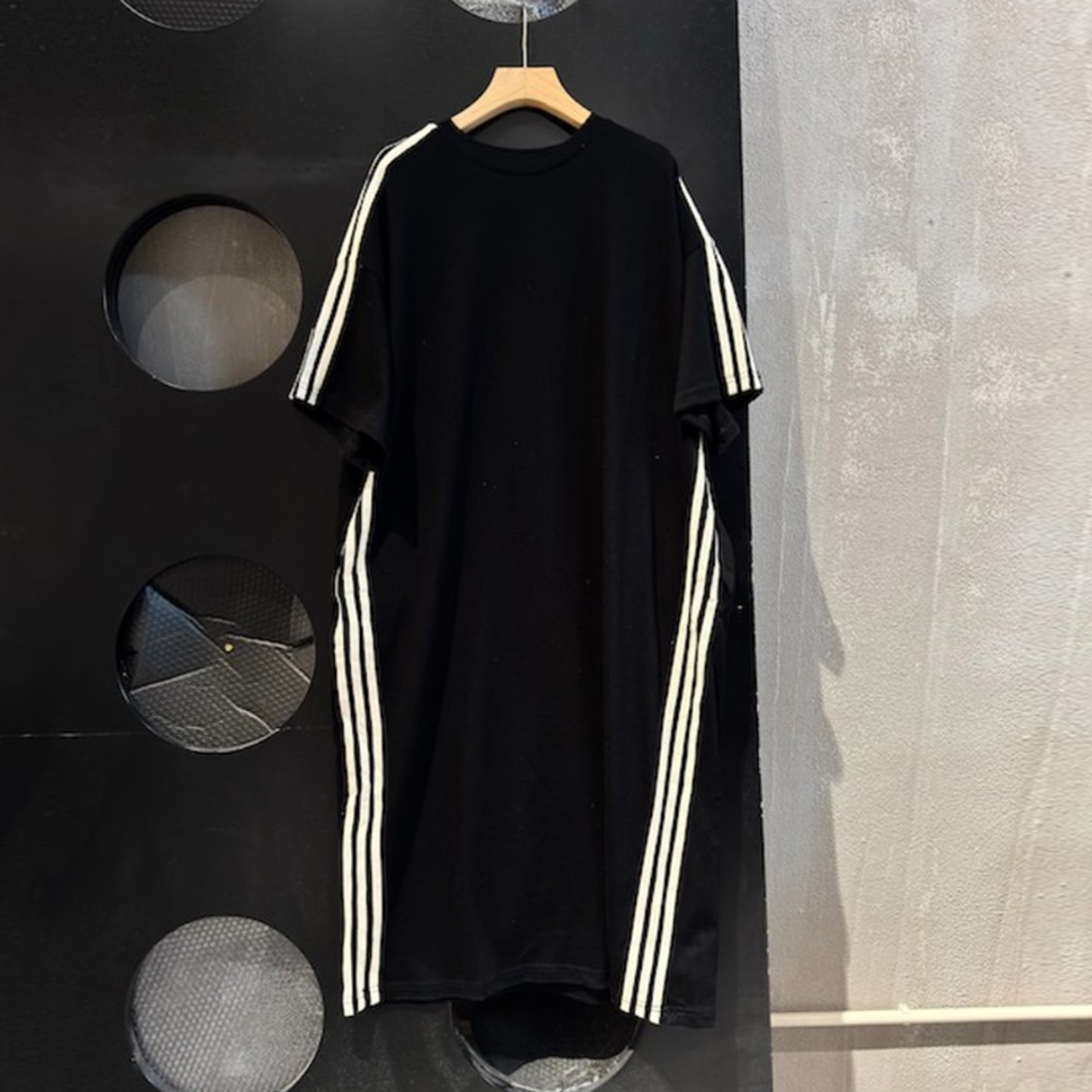 경관 그림 한 부서 검정색 스트라이프 드레스 새로운 여름 고유 한 아름다운 품격 캐주얼 루즈핏 슬림해 보이는 롱 스커트