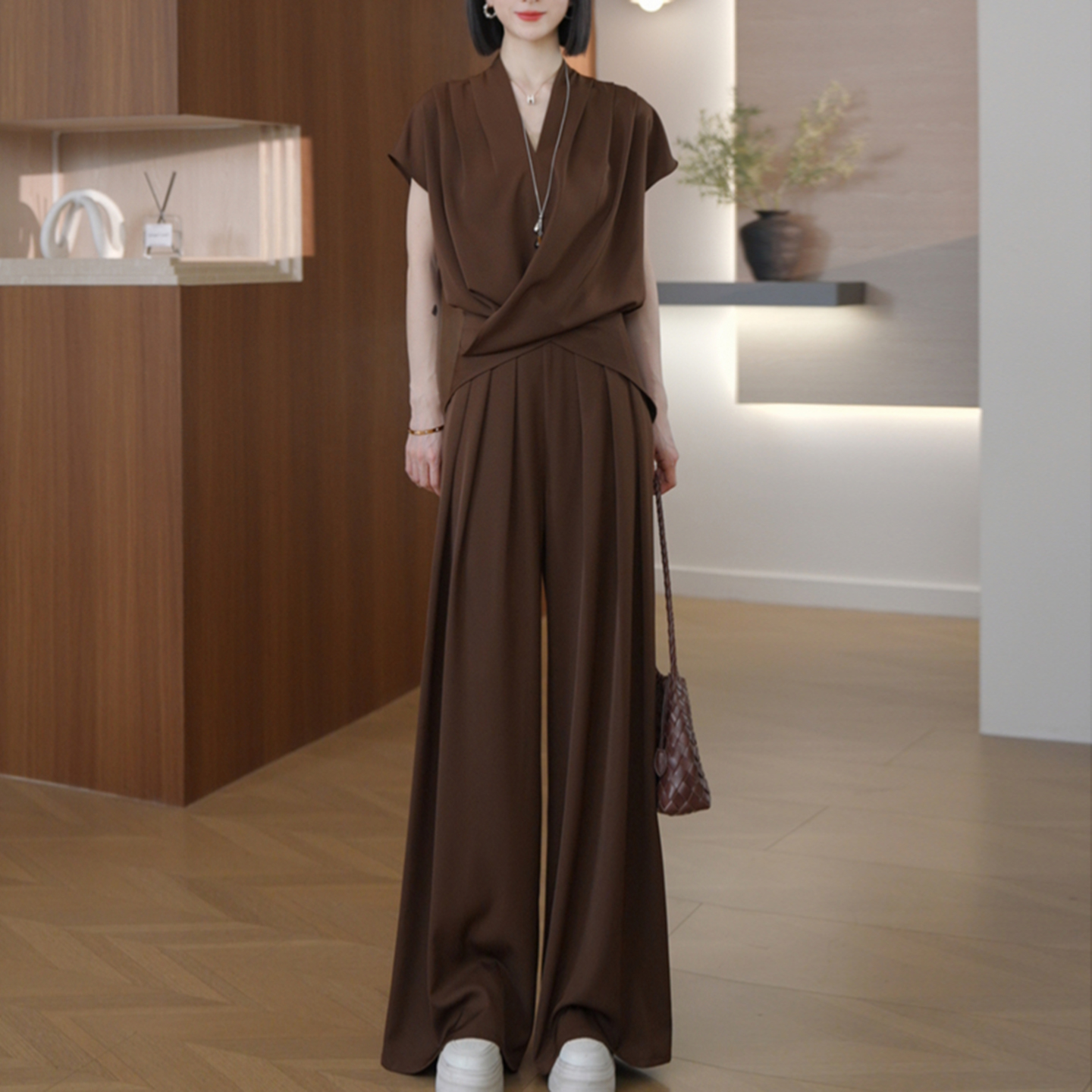 경관 그림 외국 가스 V넥 패션 연령 감소 세트 2026 여름 디자인 출퇴근 루즈핏 맨위 와이드 레그 팬츠 투피스 세트