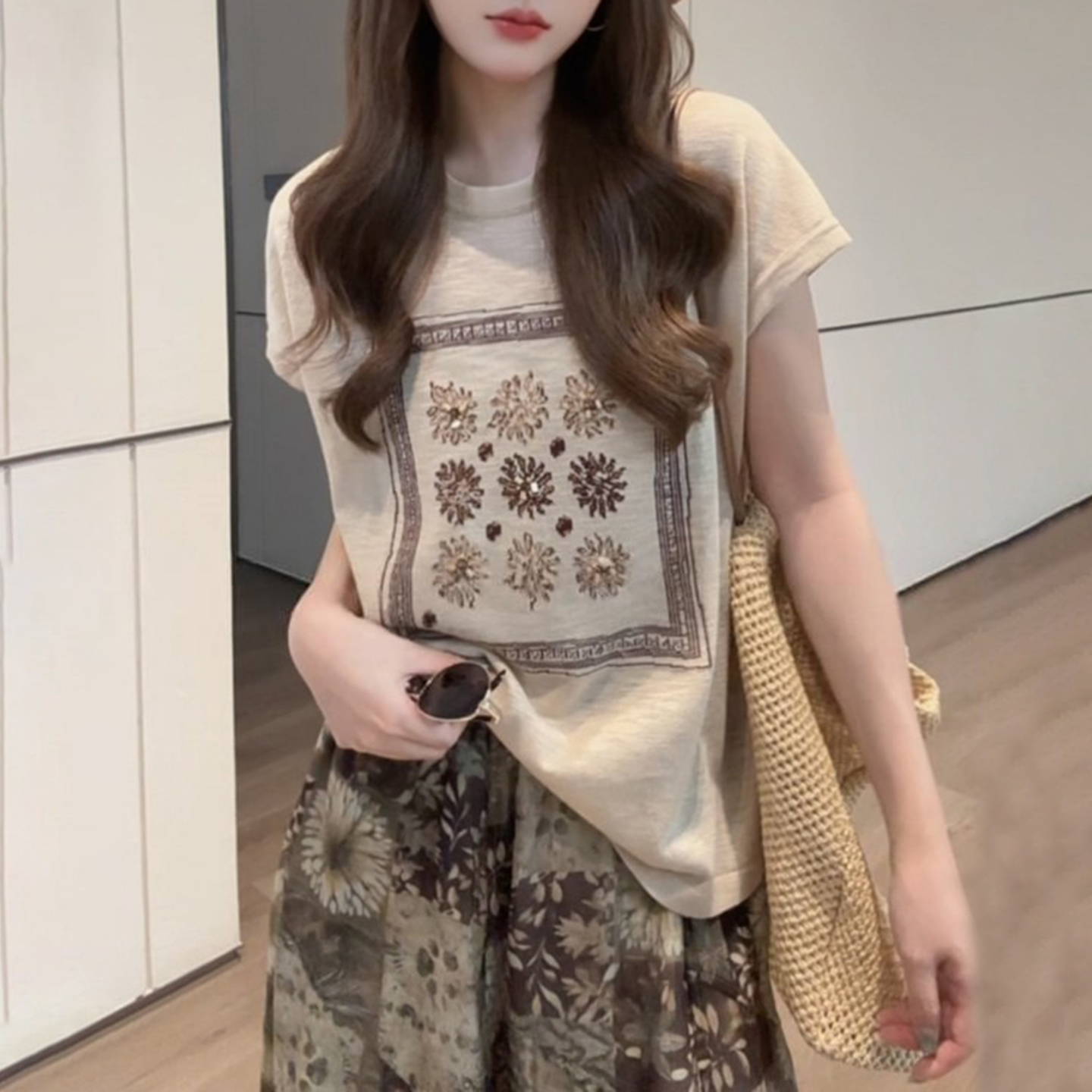 경관 그림 2026 여름 부드러운 전체 집합 착용 가져 가라. 연령 감소 다용도 반팔 맨위 가져 가라. 프린트 슬림해 보이는 반신 스커트