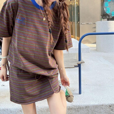 批发官图 宽松慵懒休闲<b class='q'>运动</b>套装夏季美式高级感条纹短袖T恤短裙两件套