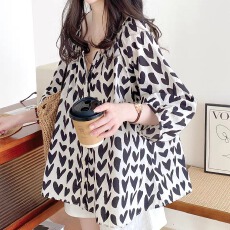 批发<b class='q'>韩版</b>通勤甜美宽松V领灯笼袖爱心棉质衬衫<b class='q'>娃娃衫</b>上衣