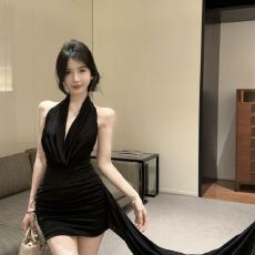 批发夏季新款荡领褶皱挂脖垂坠感气质<b class='q'>露背</b>飘带<b class='q'>连衣裙</b>女