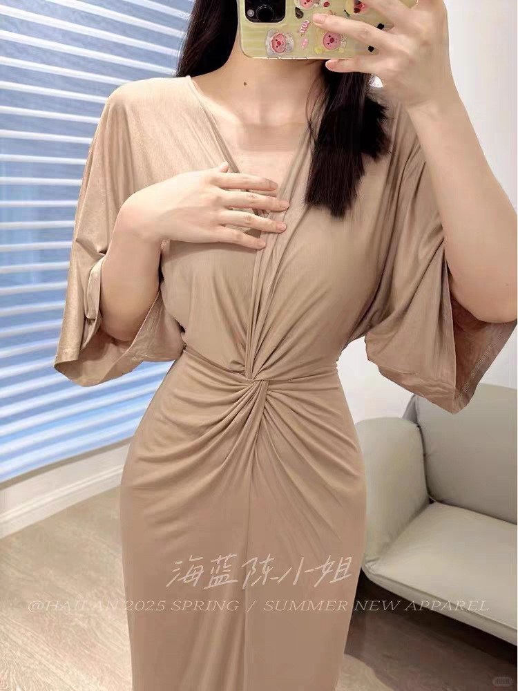 품격 우아함 V넥 드레스 여름 비틀림 디자인 센스 트임 타이트 스커트 커피 색상 롱 스커트 여성