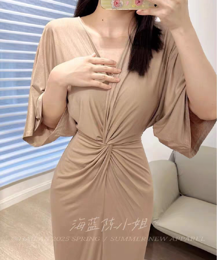 품격 우아함 V넥 드레스 여름 비틀림 디자인 센스 트임 타이트 스커트 커피 색상 롱 스커트 여성