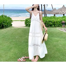 批发海边度假白色v领吊带<b class='q'>连衣裙</b>女夏季新款宽松无袖沙滩长裙子