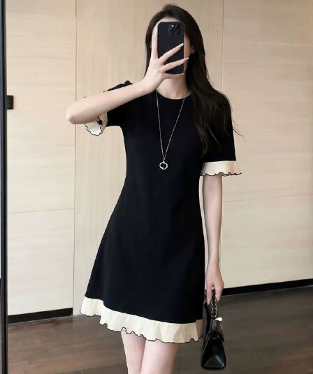 프랑스식 검정색 목이버섯 레이스 라운드 넥 티셔츠 드레스 2026 새로운 여름 캐주얼 루즈핏 패치워크 작은 검은 드레스