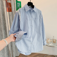 批发2026早春实拍高级感欧货蓝色条纹<b class='q'>衬衫</b>宽松洋气<b class='q'>蕾丝</b>拼接上衣