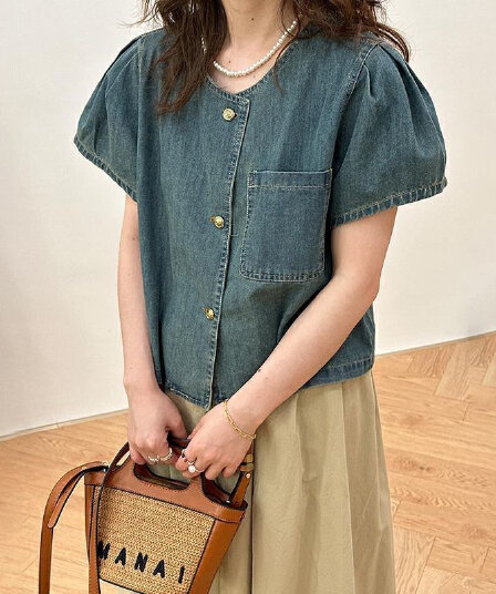 여름 새로운 출퇴근 레트로 라운드 넥 싱글 줄 버튼 데님 셔츠 한국 스타일 루즈핏 반팔 주머니 맨위 트렌디