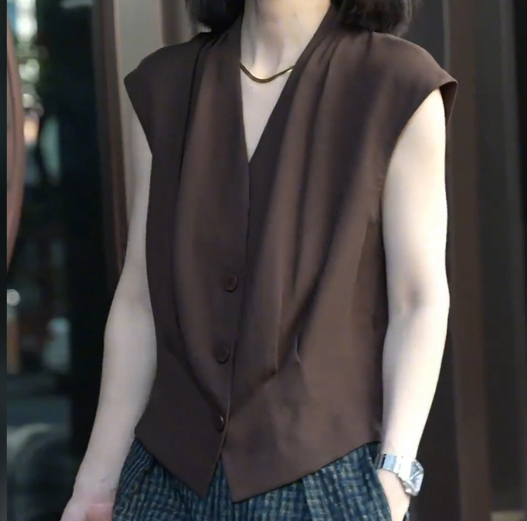 여름 새로운 프랑스식 작은 대중 Chic V넥 맨위 여성 고급 센스 민소매 다용도 싱글 줄 버튼 셔츠