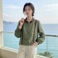批发秋装新款通勤风绿色灯笼袖<b class='q'>衬衫</b>女撞色拼接气质百搭超好看上衣