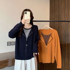 批发实拍2025秋冬新款<b class='q'>胖</b><b class='q'>mm</b><b class='q'>大码</b>女撞色条纹假两件半开领针织毛衣上衣
