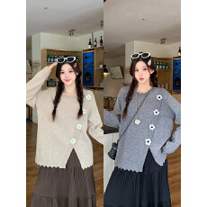 批发实价实拍2025秋冬新款<b class='q'>胖</b><b class='q'>mm</b><b class='q'>大码</b>女设计感立体小花波浪边毛织上衣