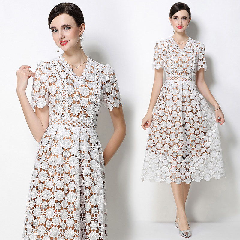 실사 오리지널 V넥 패션 슬림해 보이는 홀로우 아웃 물 용해 레이스 포지셔닝 중간 길이 드레스