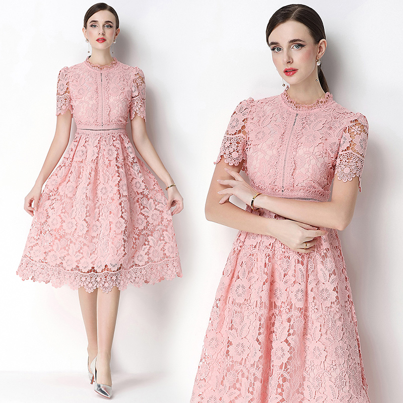 실사 반팔 슬림해 보이는 홀로우 아웃 물 용해 레이스 포지셔닝 중간 길이 드레스