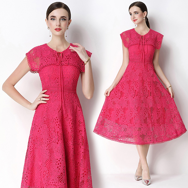 실사 반팔 슬림해 보이는 홀로우 아웃 물 용해 레이스 중간 길이 드레스