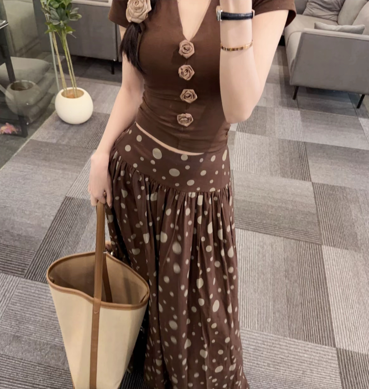 패션 레트로 도트 무늬 반신 스커트 2026 년 여름 새로운 하이웨이스트 외국 가스 V넥 맨위 세트