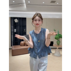 批发（豆子推荐】夏季双层下摆减龄<b class='q'>碎花</b>无袖小衫复古设计感上衣套装