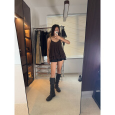 批发<b class='q'>原创</b><b class='q'>设计</b>棕色蕾丝花边拼接A字花苞裙摆V领吊带内搭上衣女