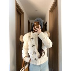 批发初梦POKEMENG 雪酪松绒 90新国标白鸭绒古早感拱针貉子毛领羽绒服