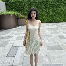 批发SUNONEONE 花边拼接设计感薄纱蕾丝吊带<b class='q'>连衣裙</b>女春季修身无袖裙子