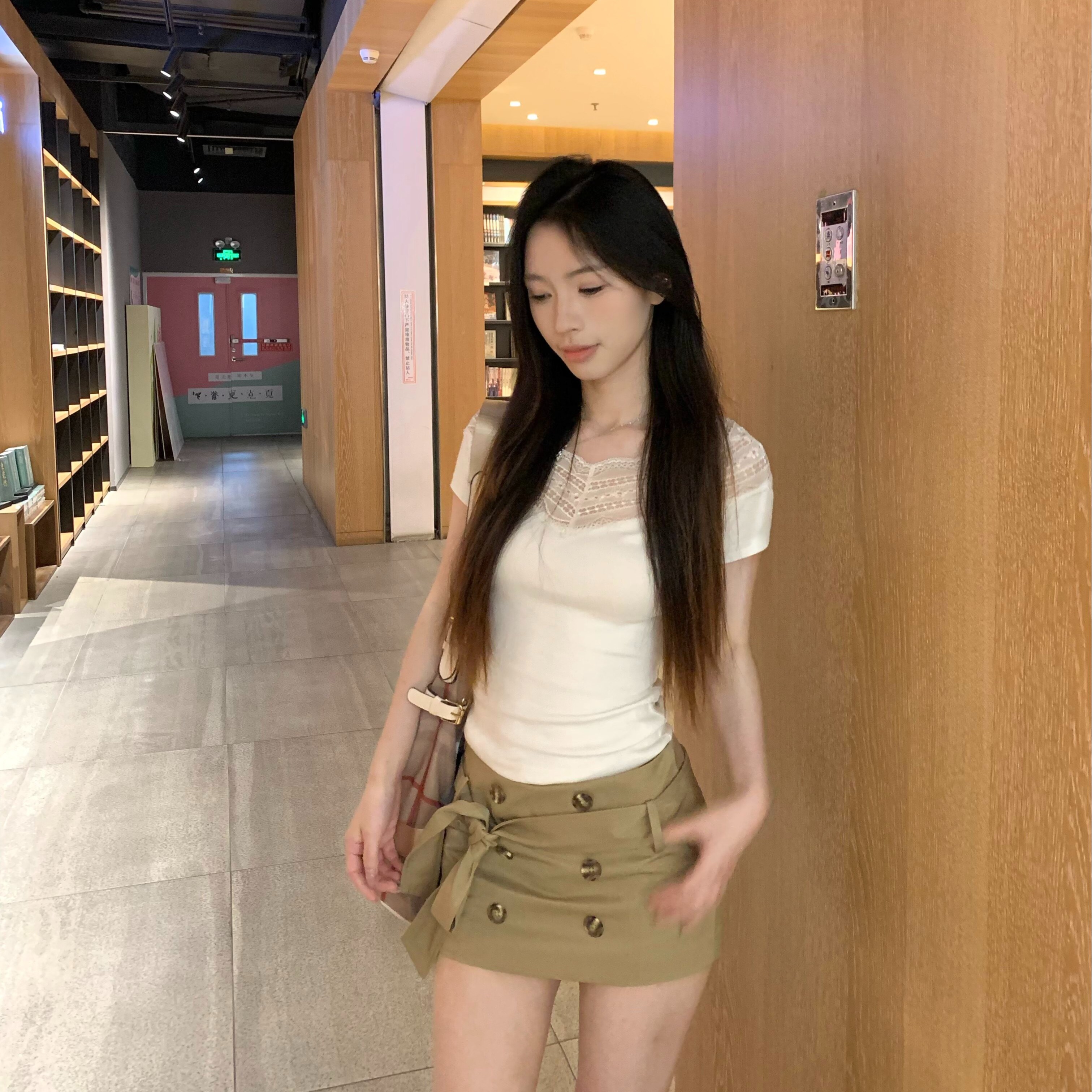 hydrae ㅁ 1 새의 부름 카키 색 로우 웨이스트 반신 스커트 여성 핫걸 디자인 센스 노출 방지 한 마디 타이트 스커트 짧은 치마