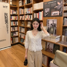 批发im向 白茶lace~少女<b class='q'>蕾丝</b>V领莱赛尔亚麻衬衫泡泡袖宽松<b class='q'>刺绣</b>短上衣