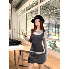 批发实拍实价~INS风圆领<b class='q'>T</b><b class='q'>恤</b><b class='q'>长袖</b>打底衫+木耳边吊带+深灰色半裙三件套