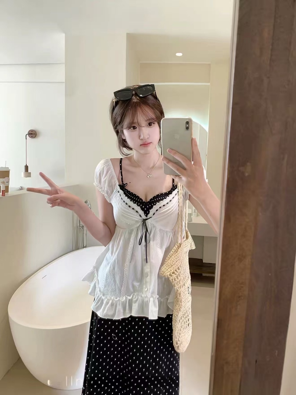 정가 감소되지 않음 페이크 레이어드 도트 무늬 나비 매듭 거품 소매 V넥 작은 셔츠