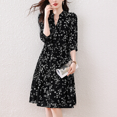 批发大码女装2026春季新款时尚简约韩版拼接印花简约休闲时尚<b class='q'>连衣裙</b>