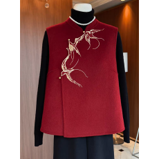 批发本命年<b class='q'>妈妈装</b>红色双面呢红色马甲<b class='q'>外套</b>国风过年衣服中老年马夹上衣