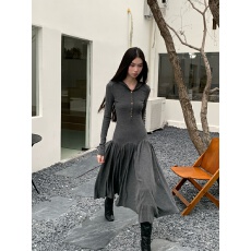 批发不规则扣子装饰 绒感坑条针织连帽<b class='q'>连衣裙</b>